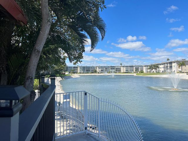 2682 S Garden Drive 103, Lake Worth, FL 33461