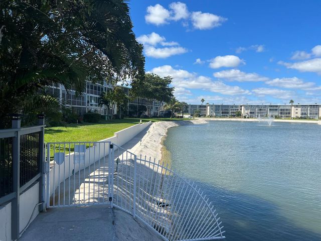 2682 S Garden Drive 103, Lake Worth, FL 33461