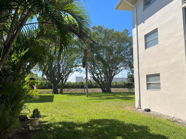 2682 S Garden Drive 103, Lake Worth, FL 33461