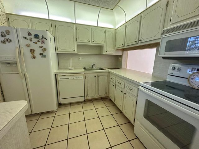 2682 S Garden Drive 103, Lake Worth, FL 33461