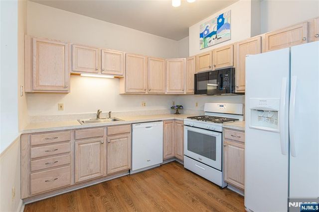 91 Rhyan Drive 91, Par-troy Hills Twp., NJ 07054