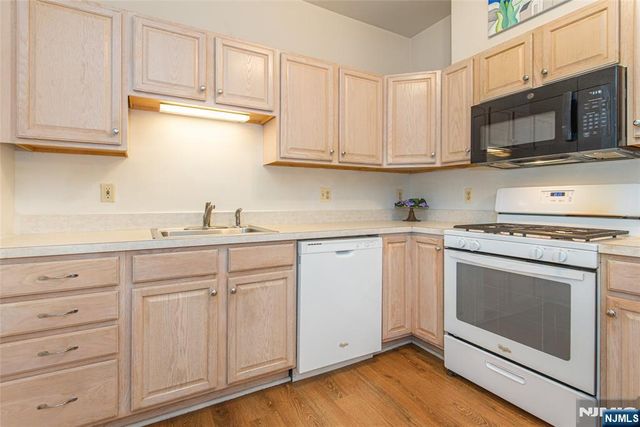 91 Rhyan Drive 91, Par-troy Hills Twp., NJ 07054