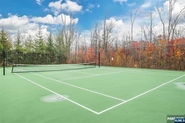 91 Rhyan Drive 91, Par-troy Hills Twp., NJ 07054