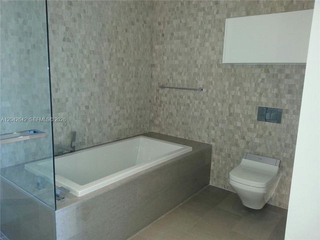 68 SE 6 Street 1908, Miami, FL 33131