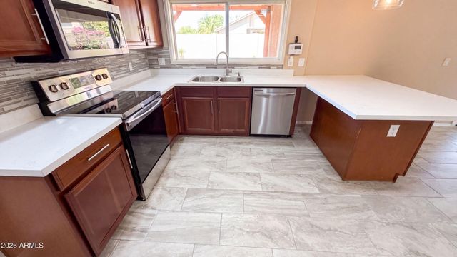 15652 W CALAVAR Road, Surprise, AZ 85379