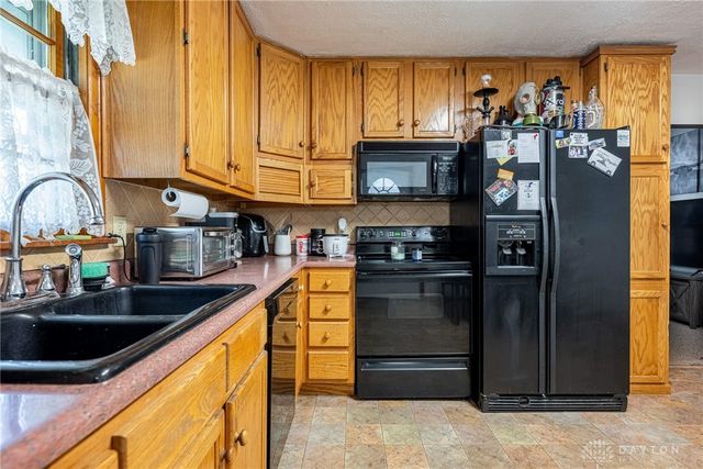 1100 W North Street, Springfield, OH 45504