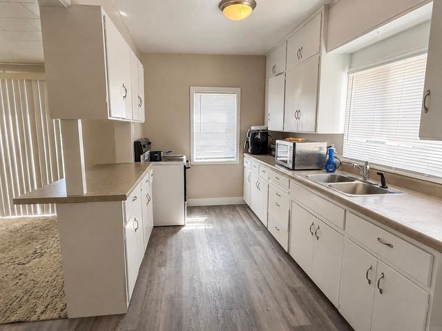 920 W 2nd Street, Cedar Falls, IA 50613