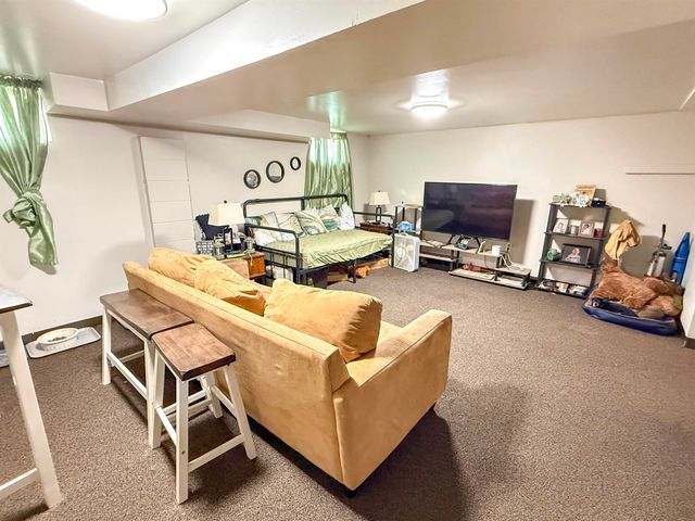 920 W 2nd Street, Cedar Falls, IA 50613