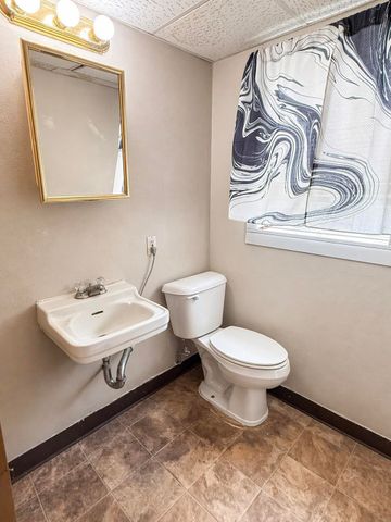 920 W 2nd Street, Cedar Falls, IA 50613