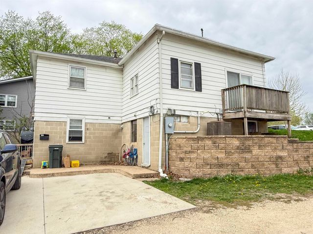 920 W 2nd Street, Cedar Falls, IA 50613