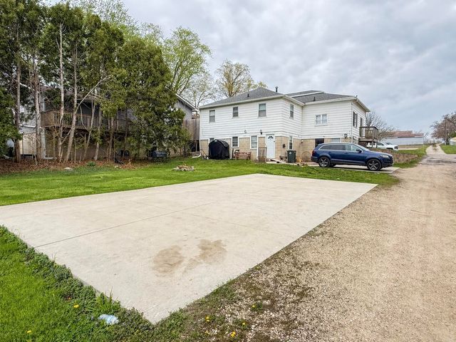 920 W 2nd Street, Cedar Falls, IA 50613