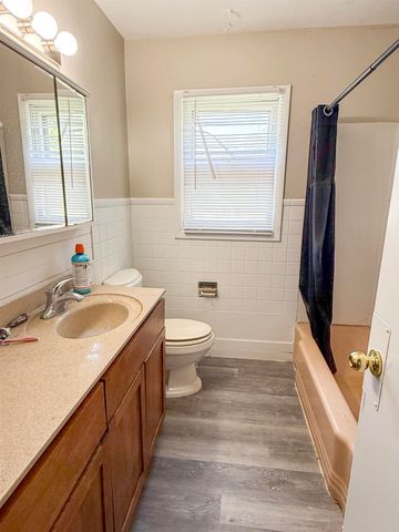 920 W 2nd Street, Cedar Falls, IA 50613