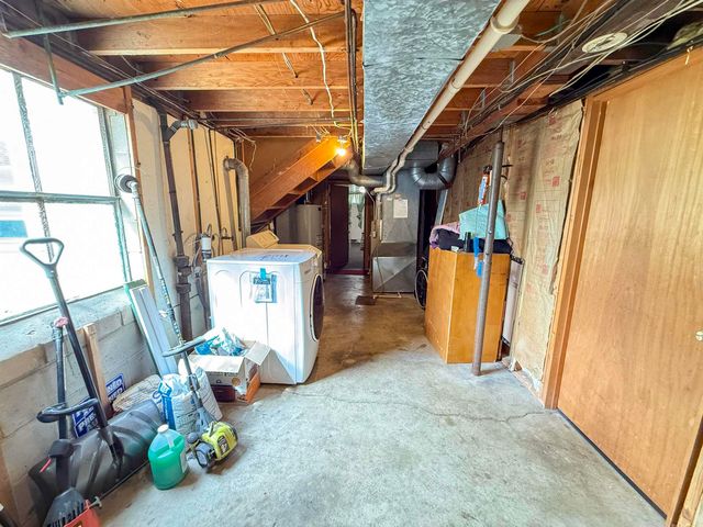 920 W 2nd Street, Cedar Falls, IA 50613