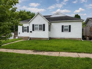 920 W 2nd Street, Cedar Falls, IA 50613
