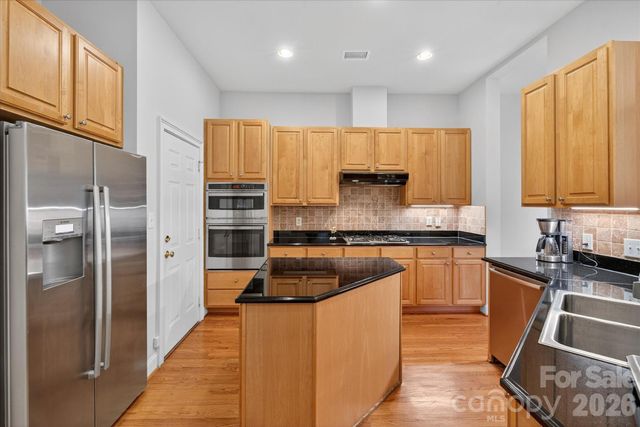 306 Wendover Heights Circle, Charlotte, NC 28211