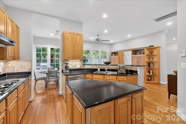 306 Wendover Heights Circle, Charlotte, NC 28211