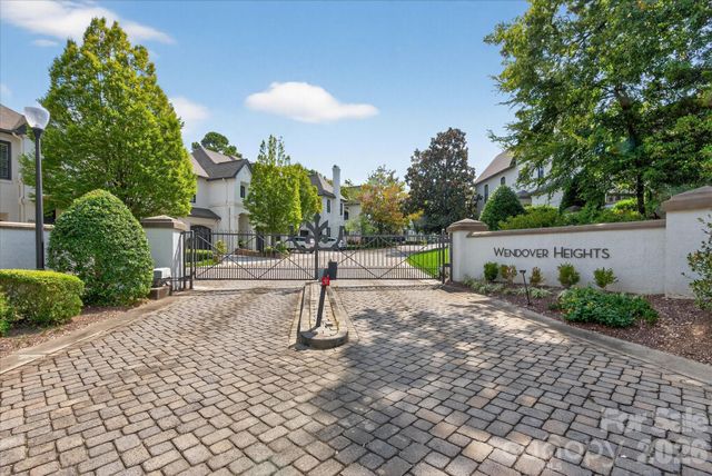 306 Wendover Heights Circle, Charlotte, NC 28211