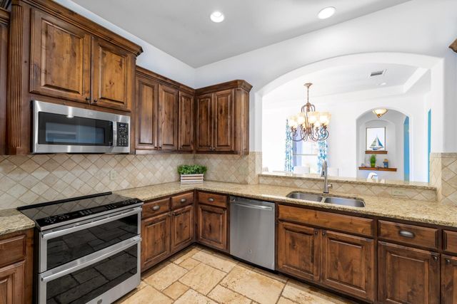2802 Lohmans Ford RD B, Lago Vista, TX 78645