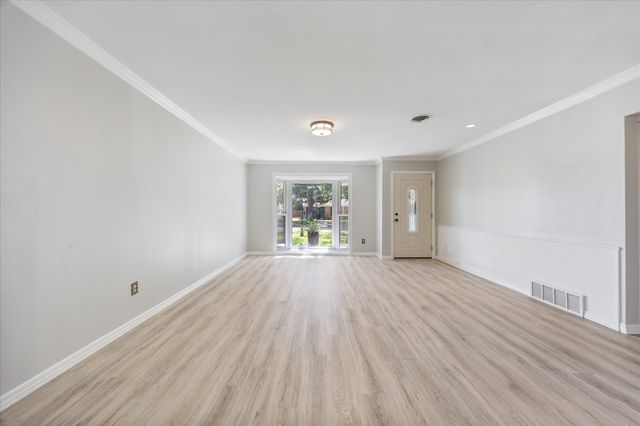 519 Staffordshire Drive, Irving, TX 75061