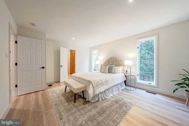 14737 JARNIGAN ST, Centreville, VA 20120