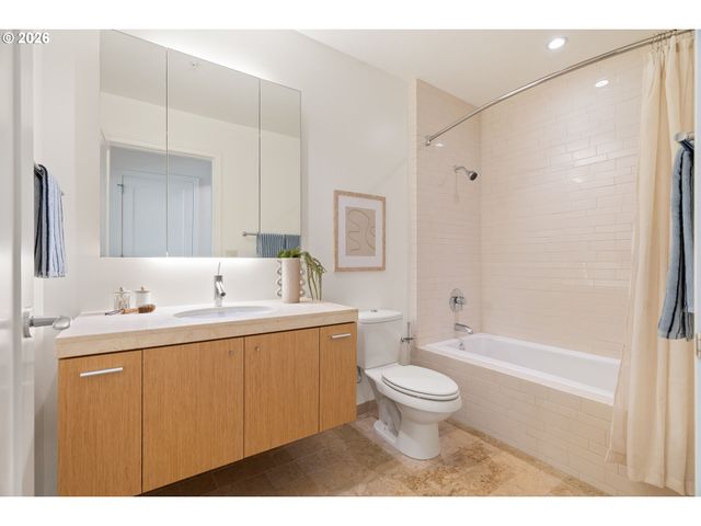 841 S GAINES St 816, Portland, OR 97239