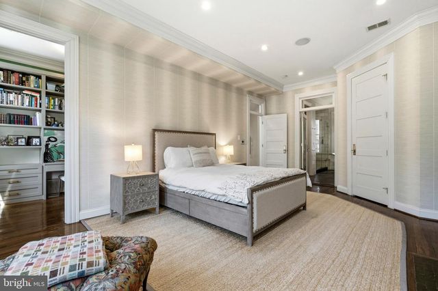 2121 R ST NW, Washington, DC 20008
