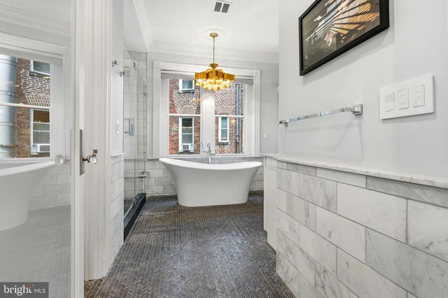 2121 R ST NW, Washington, DC 20008