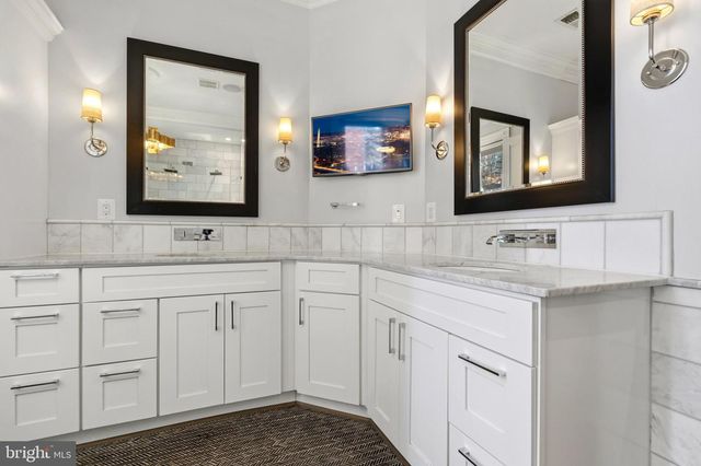 2121 R ST NW, Washington, DC 20008