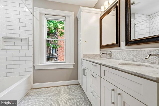 2121 R ST NW, Washington, DC 20008