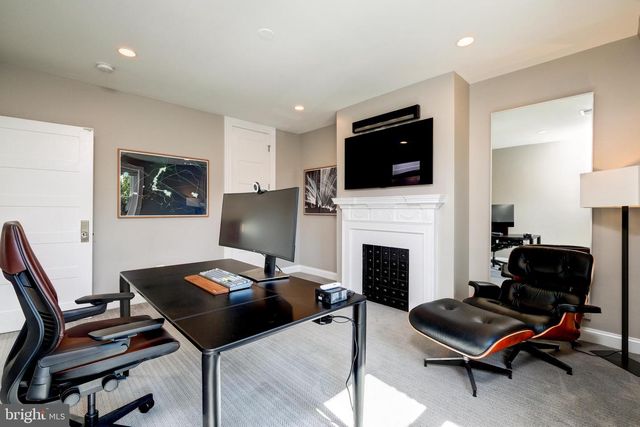 2121 R ST NW, Washington, DC 20008