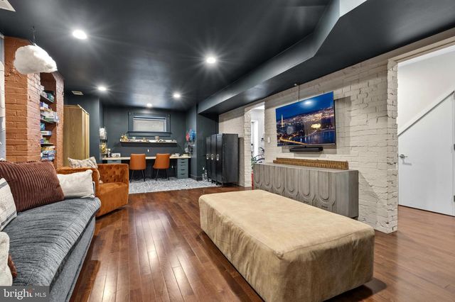 2121 R ST NW, Washington, DC 20008