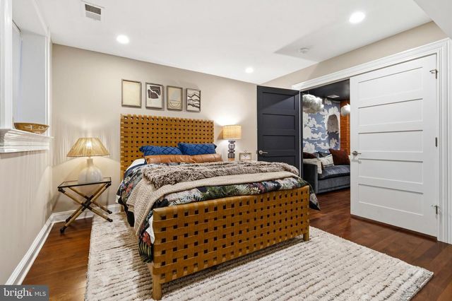 2121 R ST NW, Washington, DC 20008
