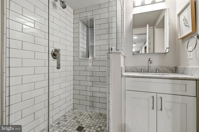 2121 R ST NW, Washington, DC 20008