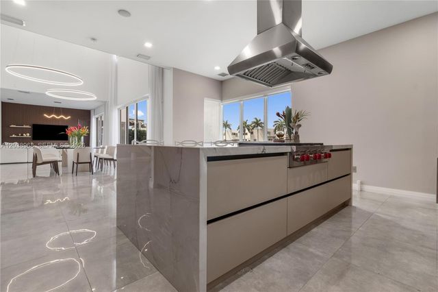 10261 NW 74th Ter, Doral, FL 33178