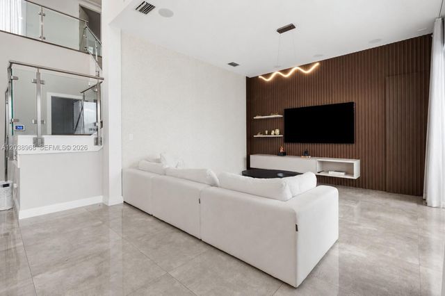 10261 NW 74th Ter, Doral, FL 33178
