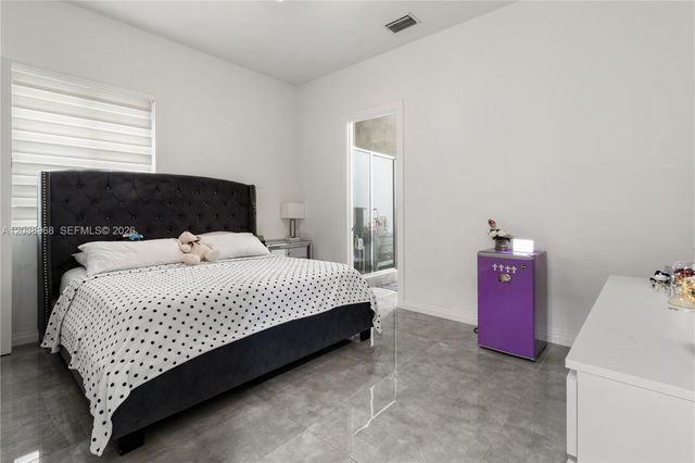 10261 NW 74th Ter, Doral, FL 33178