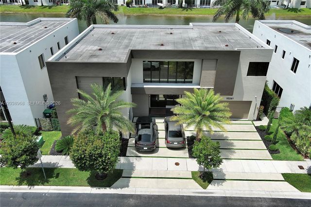 10261 NW 74th Ter, Doral, FL 33178