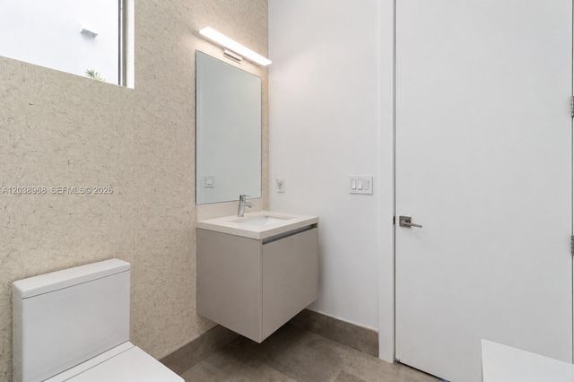 10261 NW 74th Ter, Doral, FL 33178