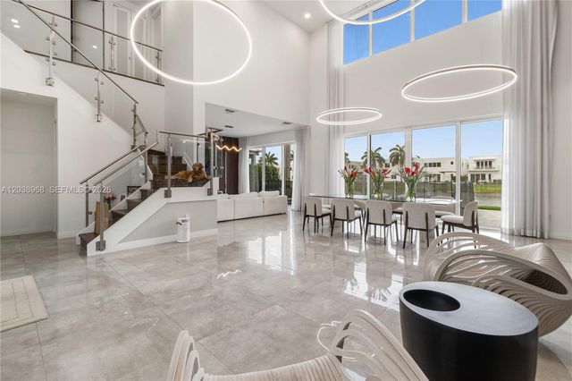 10261 NW 74th Ter, Doral, FL 33178