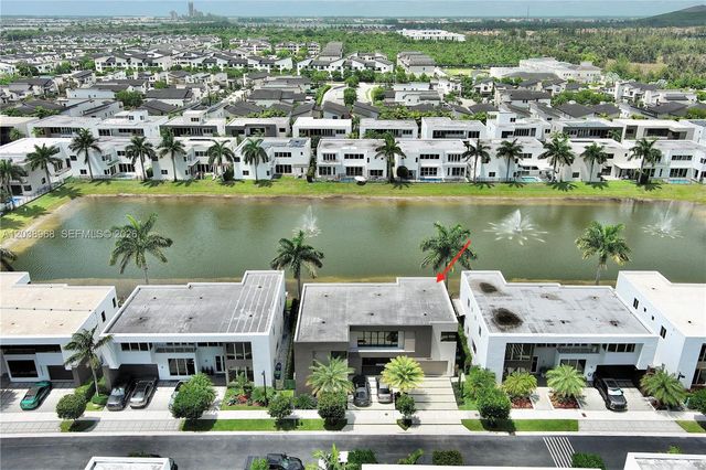 10261 NW 74th Ter, Doral, FL 33178