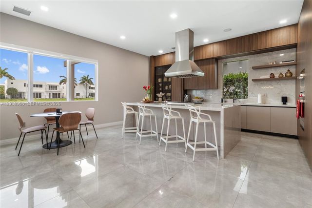 10261 NW 74th Ter, Doral, FL 33178