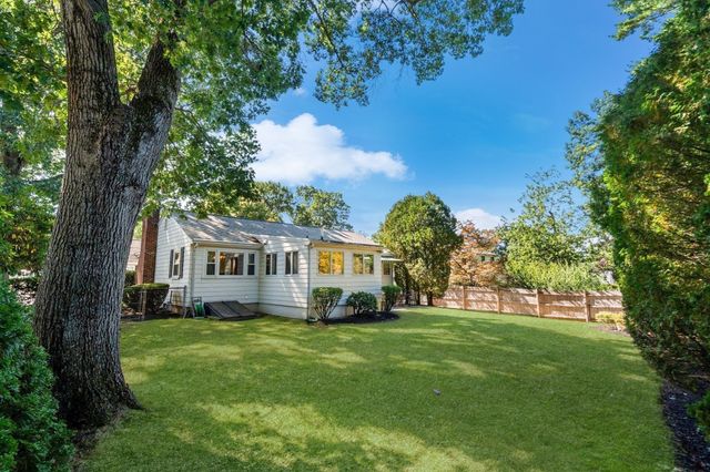 39 Robin Rd, Wakefield, MA 01880