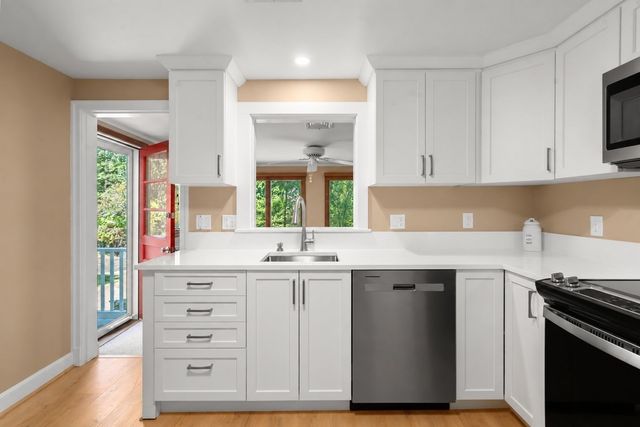39 Robin Rd, Wakefield, MA 01880