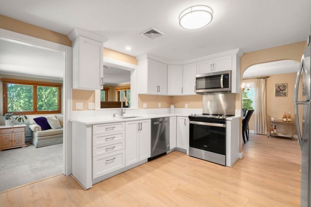 39 Robin Rd, Wakefield, MA 01880