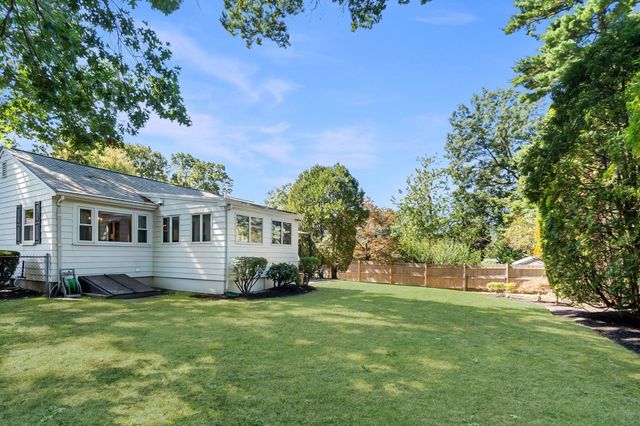 39 Robin Rd, Wakefield, MA 01880