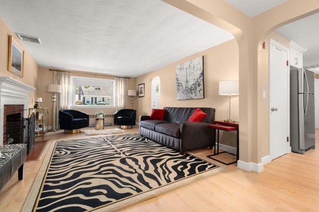 39 Robin Rd, Wakefield, MA 01880