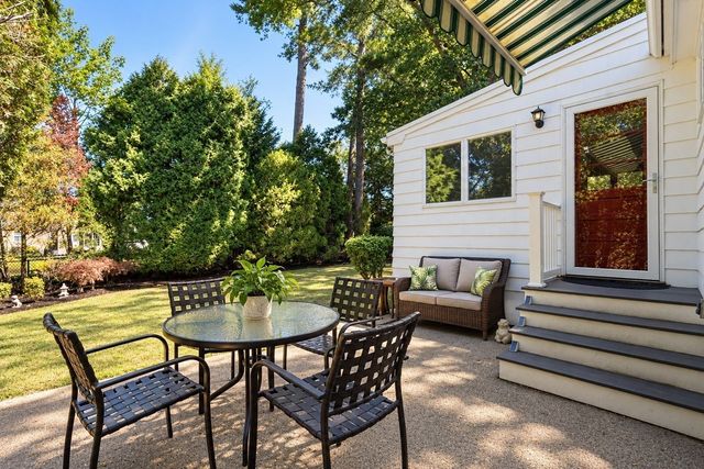 39 Robin Rd, Wakefield, MA 01880