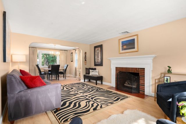 39 Robin Rd, Wakefield, MA 01880