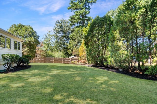 39 Robin Rd, Wakefield, MA 01880