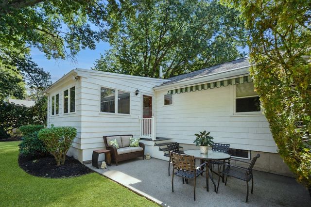 39 Robin Rd, Wakefield, MA 01880